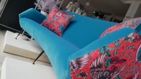 Il divano velvet underground: completo rifacimento interno e velluti inglesi per un restauro vintage. Le tende di Mariano, tessuti e imbottiti d'autore a Verona.