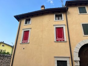 Le tende decorative "tailor made" per esterni. Decorative awnings for exteriors. Le tende di Mariano Verona.